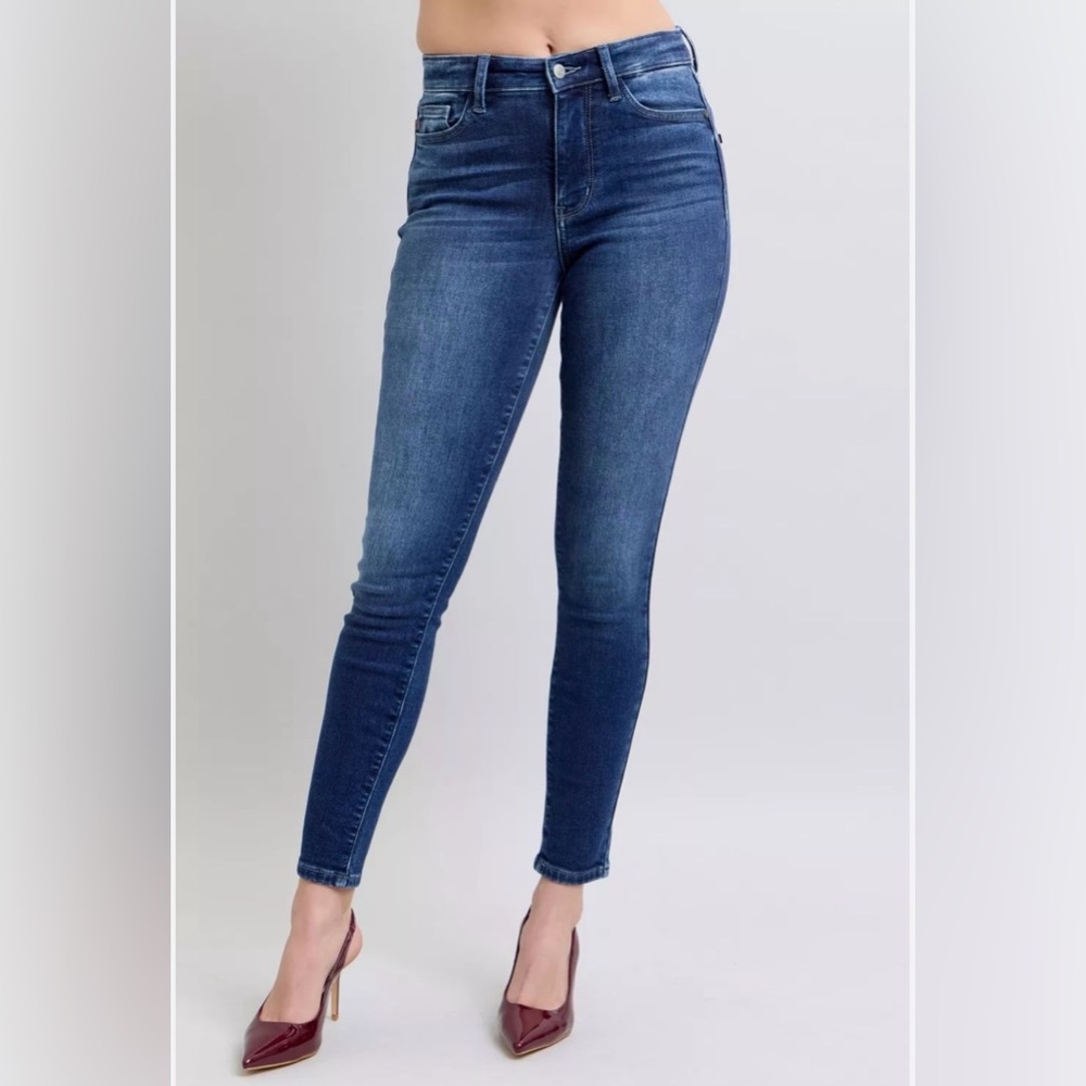 Torrid women’s size 14 bombshell skinny premium stretch jeans